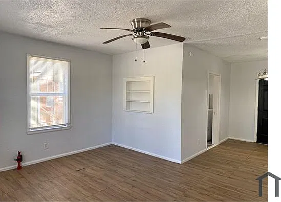 3 bed, $1,400 — Photo 3