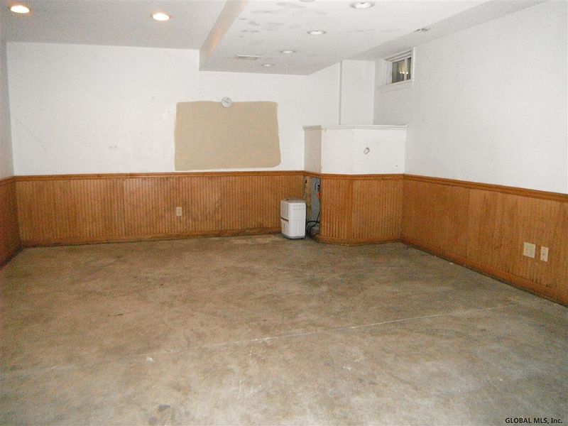 4th image of 4 WYNGATE Road