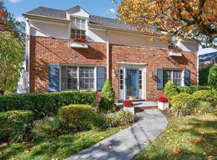 7 Shore Rd, Manhasset, NY 11030