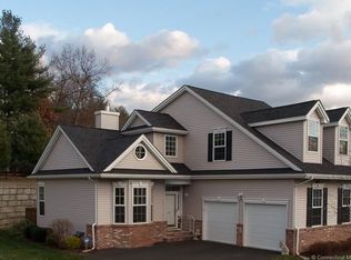 18 Marble Faun Ln, Windsor, CT 06095