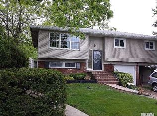 1410 Sycamore Ave, Merrick, NY 11566