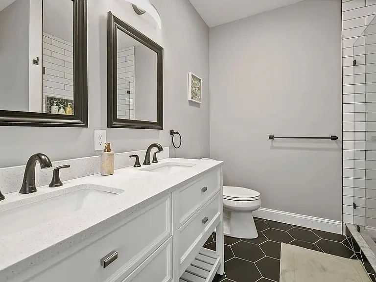 8 Greenleaf Ave — Photo 16