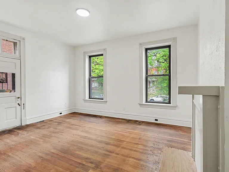 4416 S Grand Blvd — Photo 3