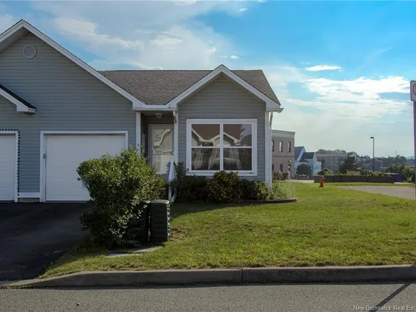 9 Saint Peters Ct, Saint John, NB E2K 5N4