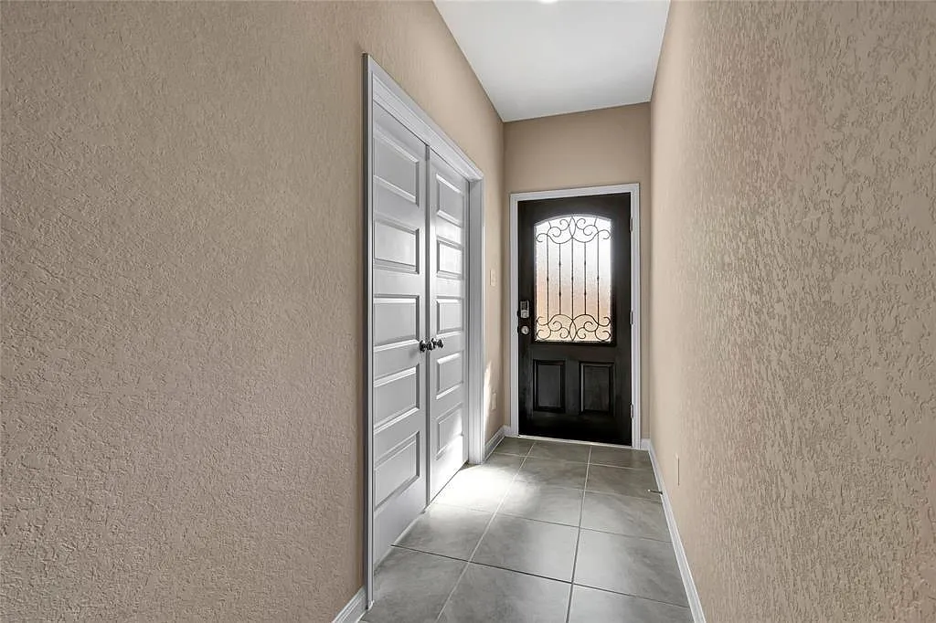 4 bed, 2.5 bath, 2597 sqft, $2,750 — Photo 2