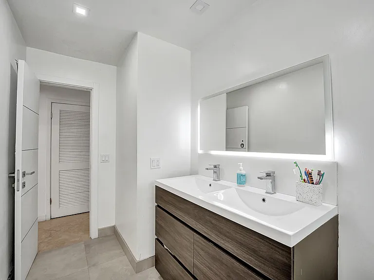4701 N 36th Ct — Photo 51