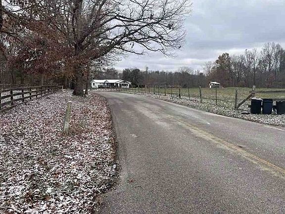 Exterior Neighborhood (street photo)