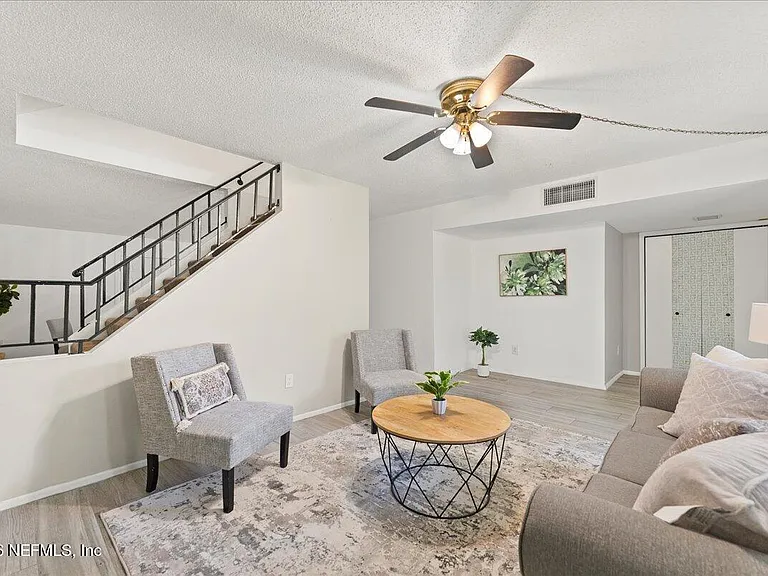 8140 Sutton Pl E — Photo 6