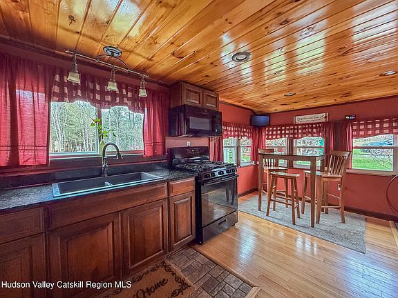 4th image of 171 Willow Brook Drive
