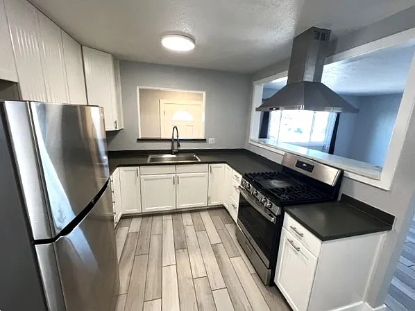 4 bed, 1952 sqft, $3,295 — Photo 4