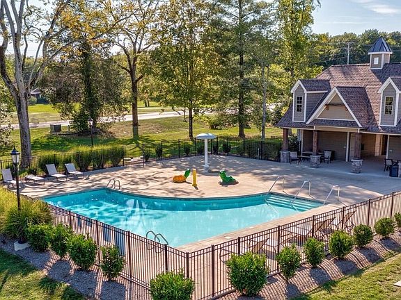 3rd image of 120 Watermill Ln