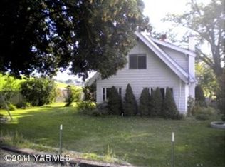 121 Wernex Loop Rd, Selah, WA 98942