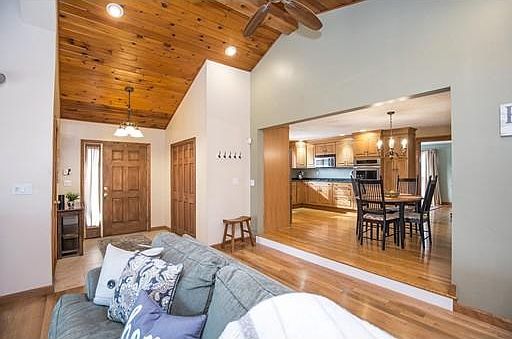 5th image of 27 Woodland St