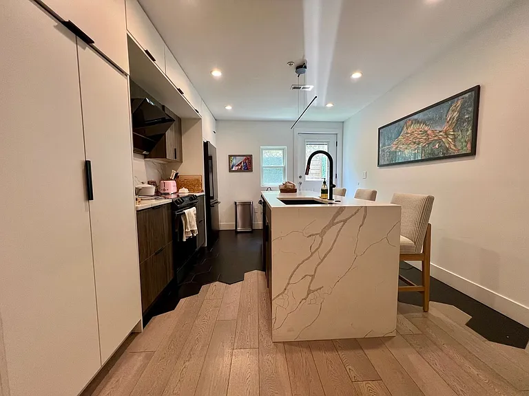 166 W Laurel St — Photo 6