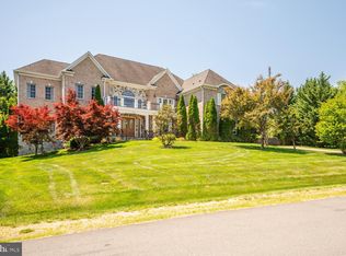 1002 Sherman Ct, Great Falls, VA 22066