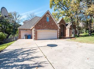 9002 S Lakewood Ct, Tulsa, OK 74137