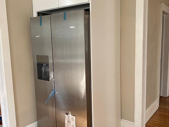 4th image of 21 Bank St #2
