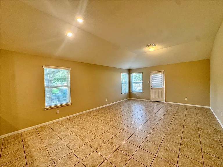 2303 Corry Crest Cir — Photo 5