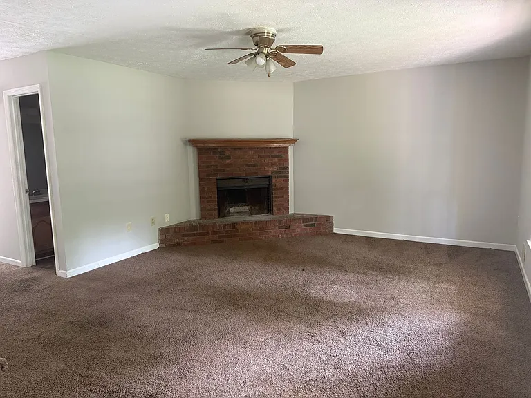 208 Highland Park Drive — Photo 4