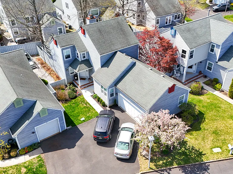 66 Claridge Ct — Photo 9
