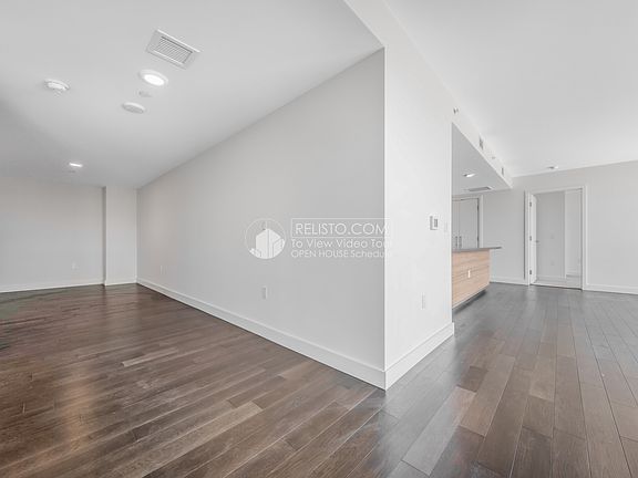 2nd image of 718 Long Bridge St APT 607