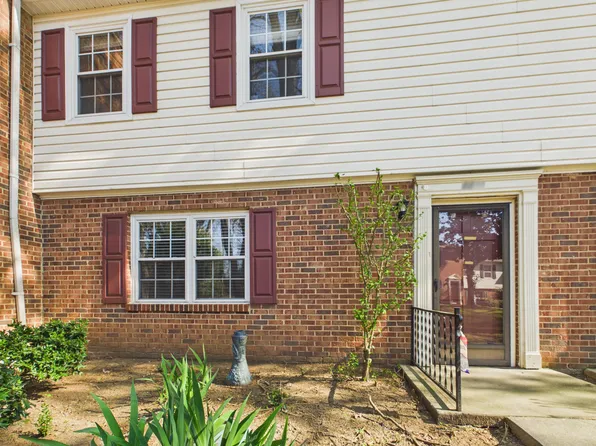 8811 Hunter Ridge Dr, Charlotte, NC 28226