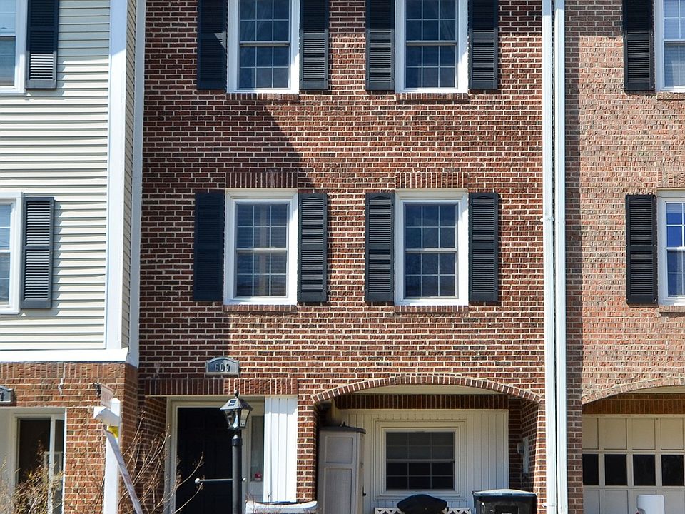 1st image of 609 N Piedmont St