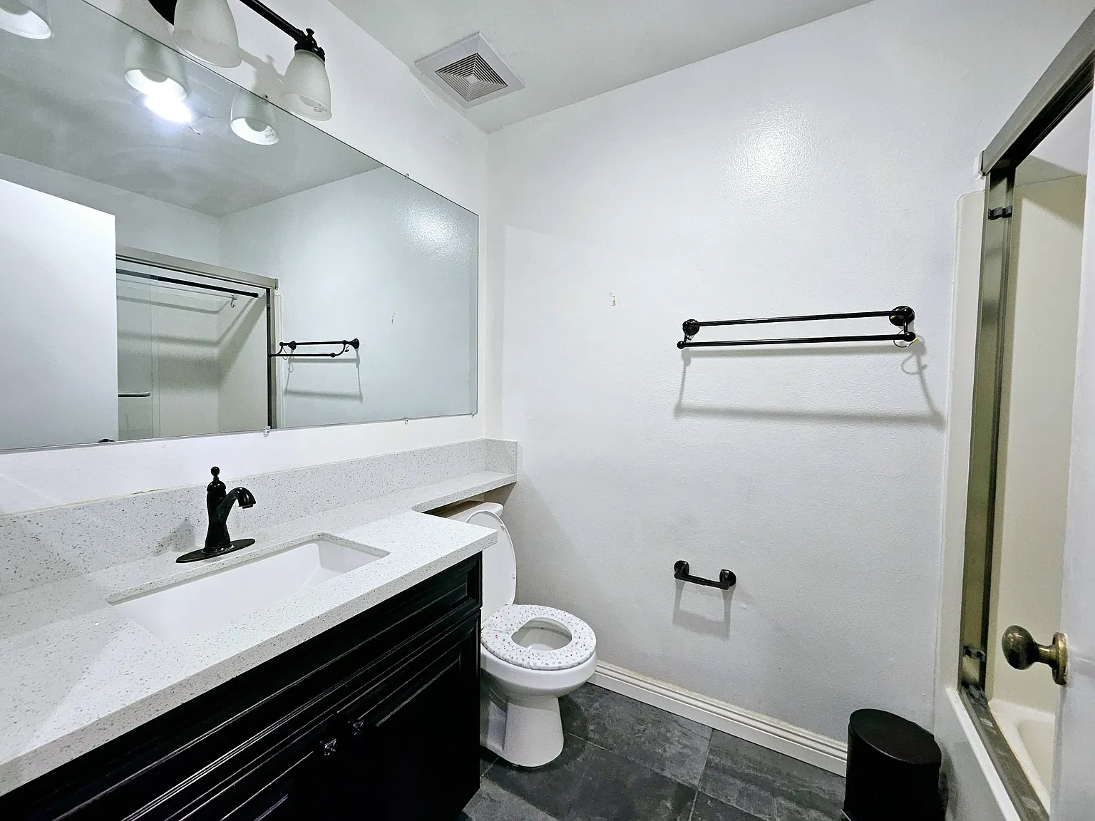 2 bed, 1044 sqft, $2,950 — Photo 3