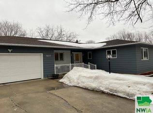 1611 E 8th St, Sheldon, IA 51201