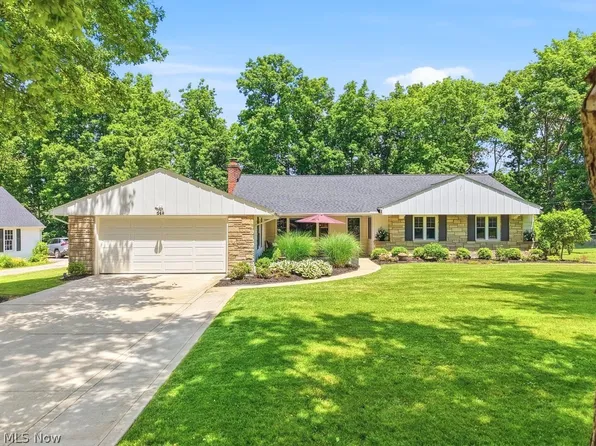 225 Eldridge Rd, Aurora, OH 44202