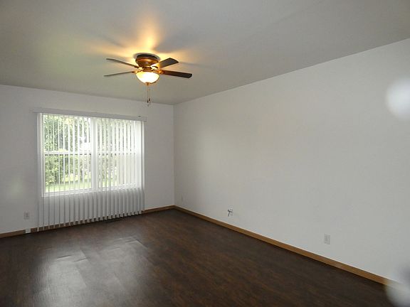 4th image of 1558 Girard Ave