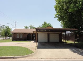 600 SW 10th St, Moore, OK 73160