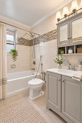 Bathroom, photo 1