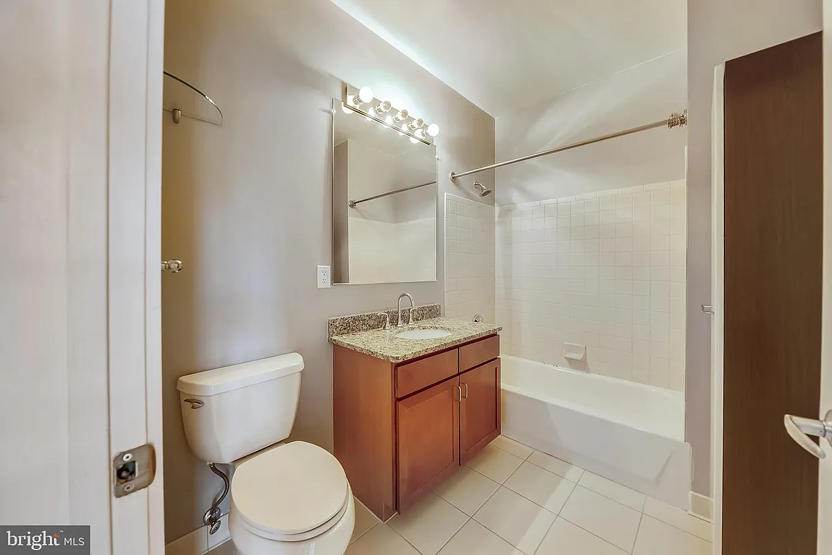 Building Photo - 1414 Belmont St NW #408