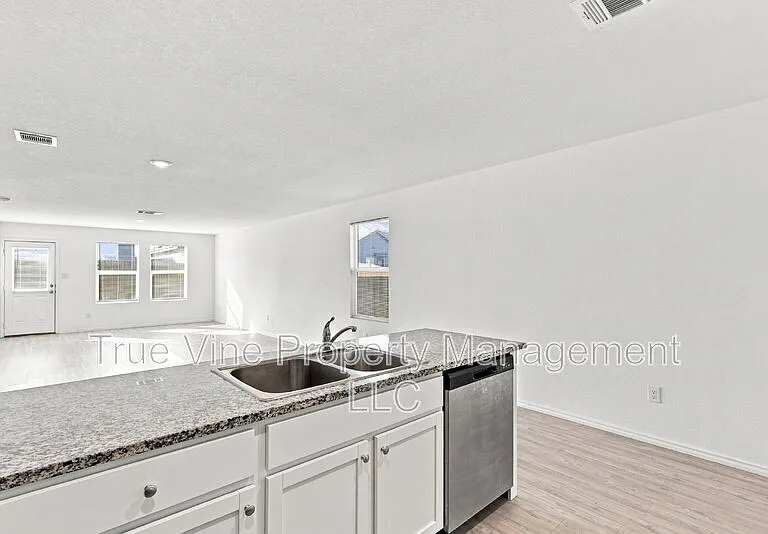 2906 Millikan Dr — Photo 16