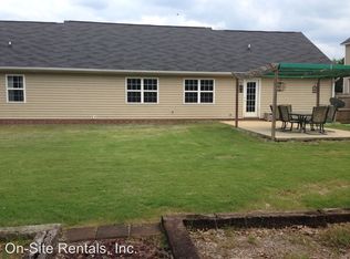 4406 Round Stone Ct, Hope Mills, NC 28348