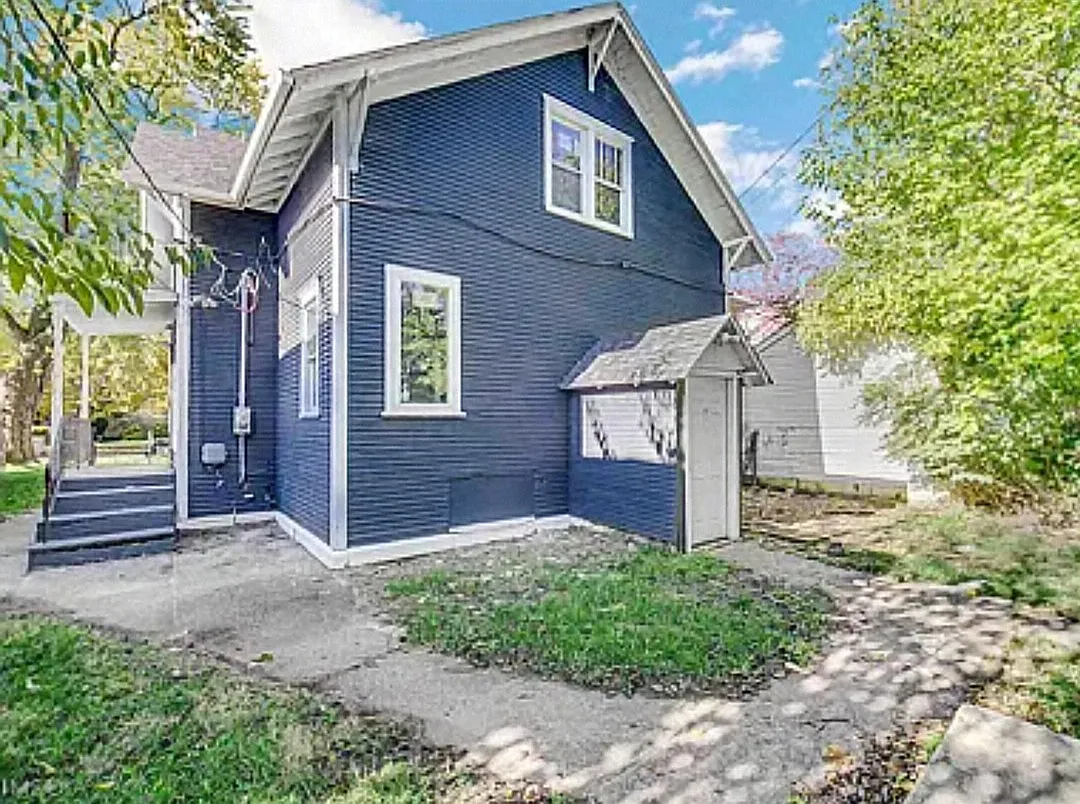 1132 Portage Ave — Photo 2