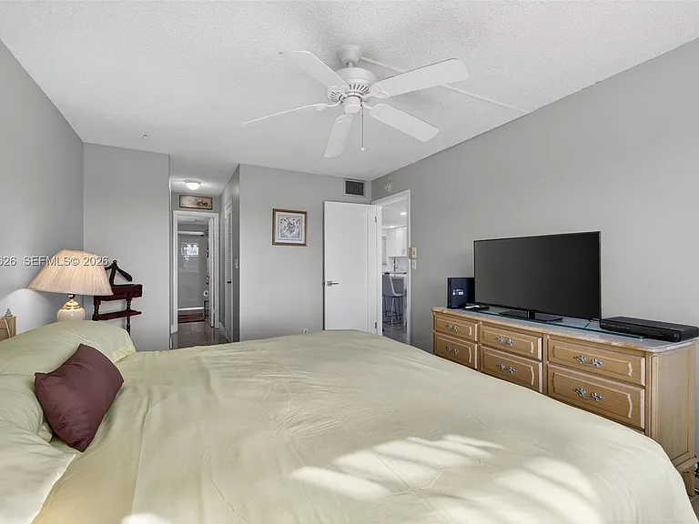8900 Washington Blvd #410 — Photo 18