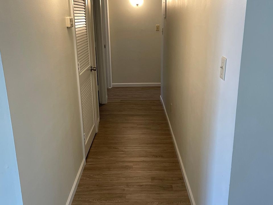 Hall to bedrooms & baths