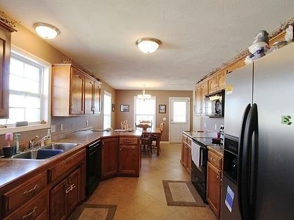 4th image of 3994 S El Salvador Ave
