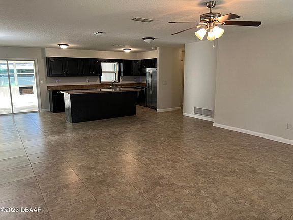3rd image of 70 Mayfield Cir