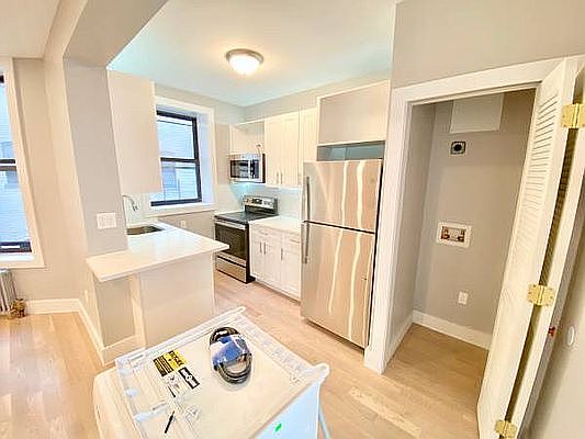 3rd image of 83 Woodruff Ave #2