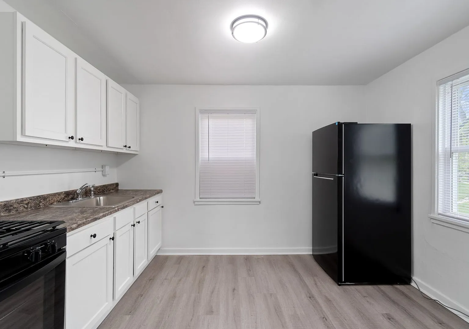 Available this November: 1BR Townhouse in Midland, PA!! — Photo 4