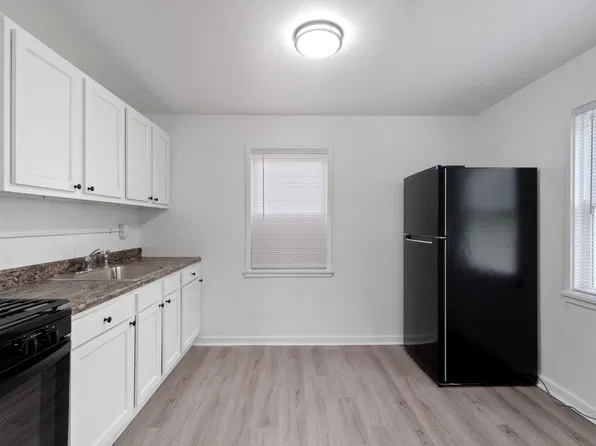 33 Midland Heights Cir, Midland, PA