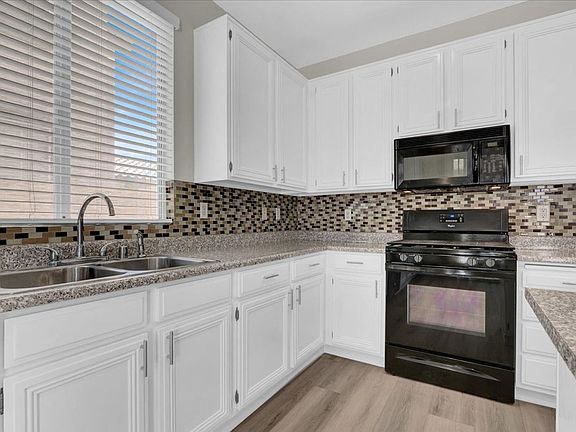 5th image of 3040 Carbondale St