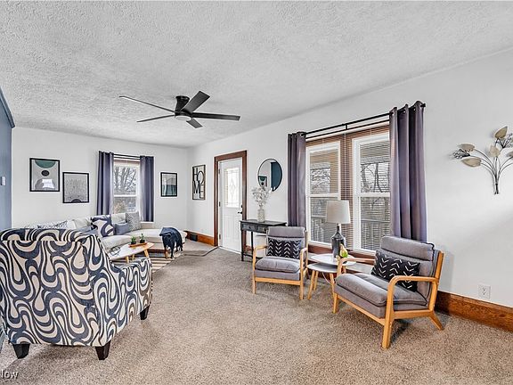 5th image of 669 N Way St