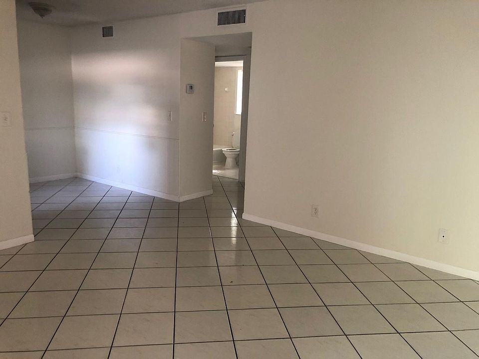 2nd image of 117 N East St APT 3