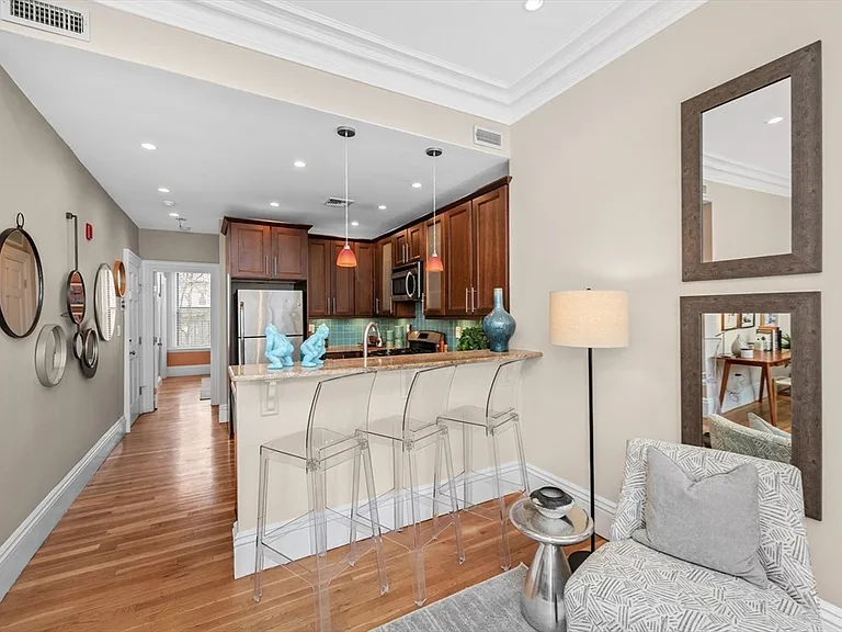75 Montgomery St #3 — Photo 4