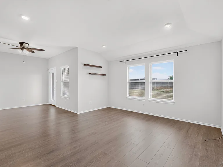 816 Glover Dr — Photo 11