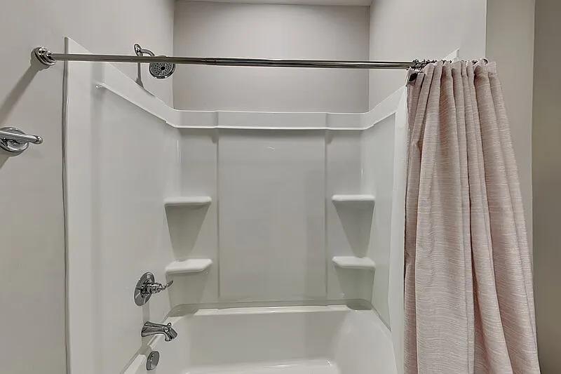 3 bed, 3.0 bath, 2032 sqft, $2,600 — Photo 4